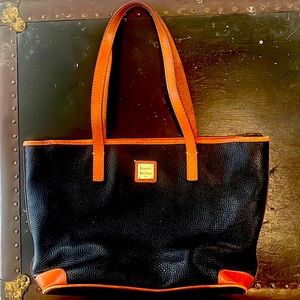 Dooney & Burke Black and Brown large basic tote bag mint condition